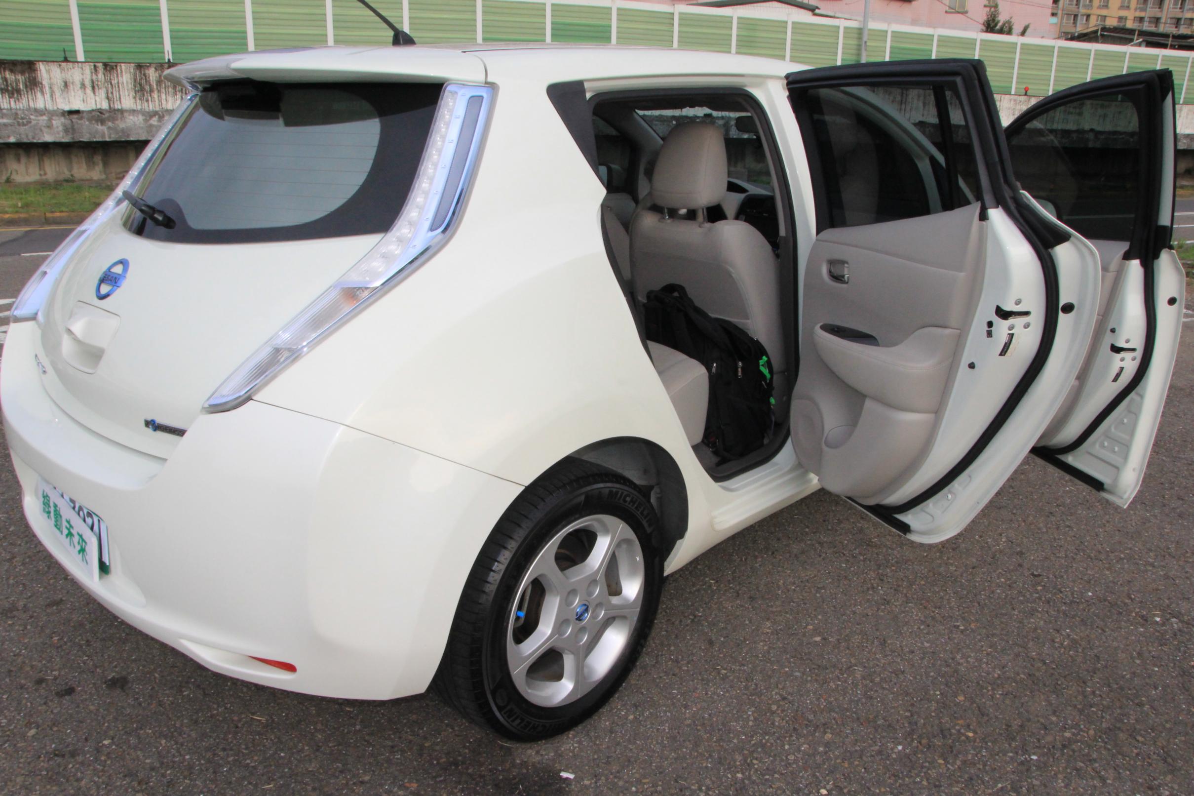 11 Nissan Leaf Sl 頂級配備 中古車優惠車款 Wewanted 購車好幫手